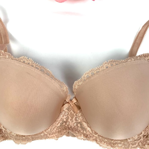 Victoria’s Secret Lace and satin bra - Picture 5 of 9